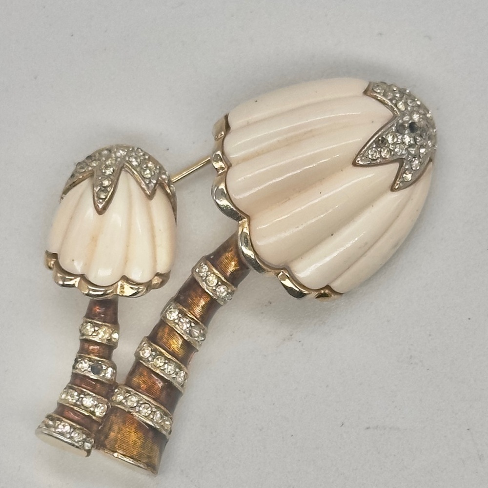 Hattie Carnegie Mushroom Brooch Pin Lucite Enamel Cream Brown Figural Vintage